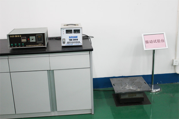 Vibration test bench